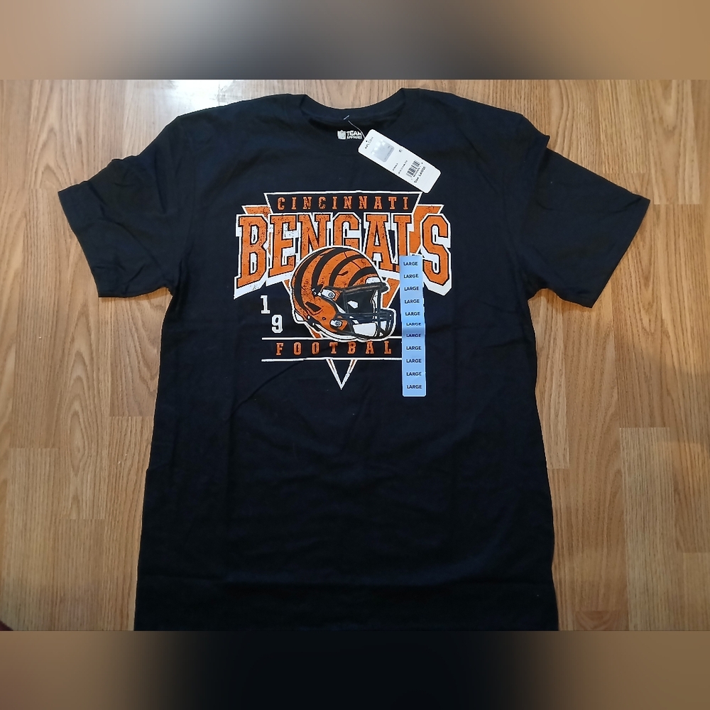 NFL TEAM APPAREL. Cincinnati Bengals Tshirt. Mens.  Size Large.